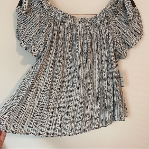 F21 Off the Shoulder Top - Picture 8 of 10